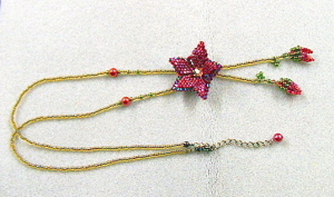 ペヨーテステッチで編む花のペンダント